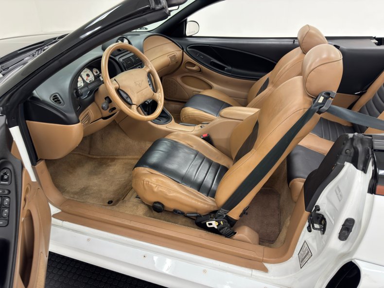 Ford-Mustang-1995-Black-Saddle-9