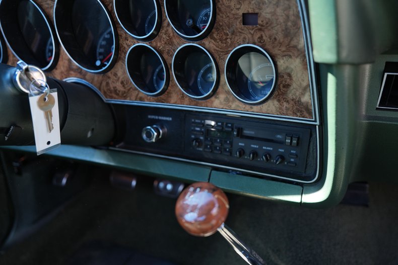 Ford-Ranchero-1973-Bright-Green-Gold-Green-2