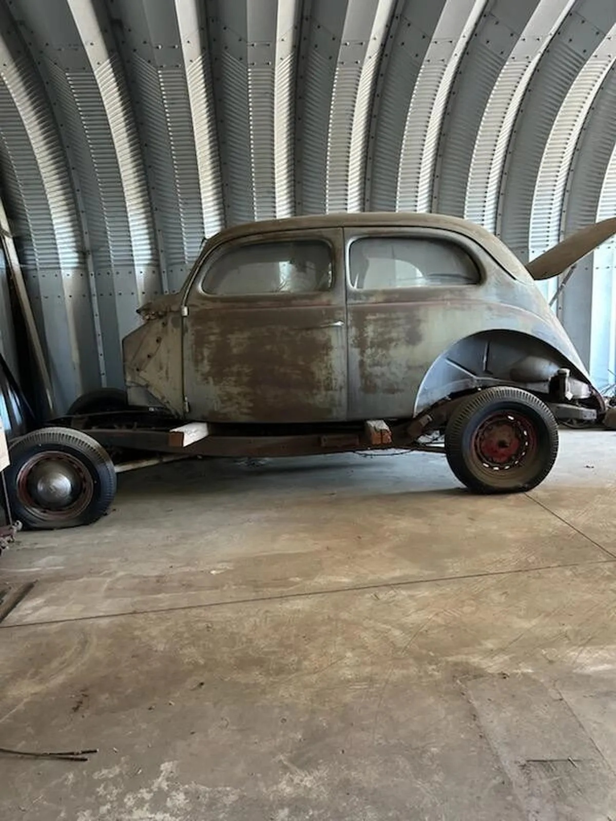 Ford-Standard-1937-Grey-1