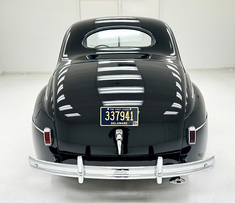 Ford-Super-deluxe-1941-Black-Oxblood-11