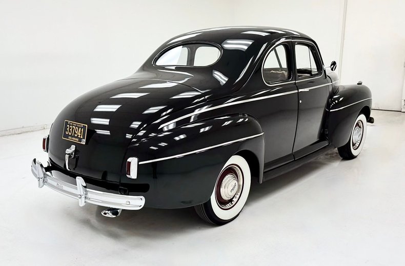 Ford-Super-deluxe-1941-Black-Oxblood-12