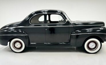 Ford-Super-deluxe-1941-Black-Oxblood-13