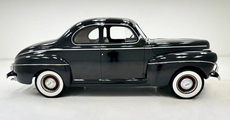 Ford-Super-deluxe-1941-Black-Oxblood-13