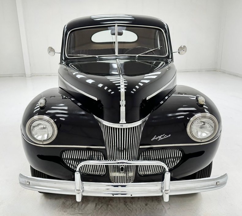Ford-Super-deluxe-1941-Black-Oxblood-14