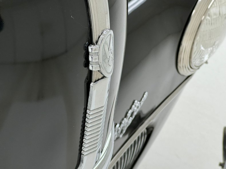 Ford-Super-deluxe-1941-Black-Oxblood-16