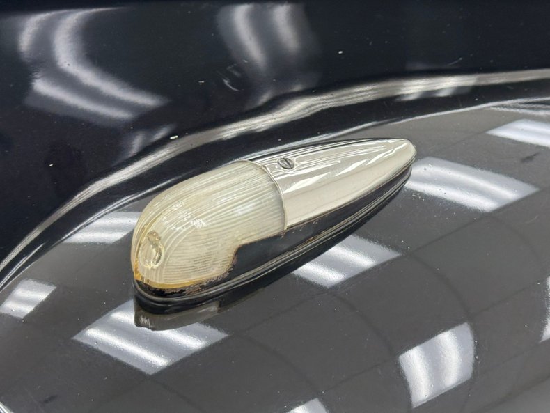 Ford-Super-deluxe-1941-Black-Oxblood-19