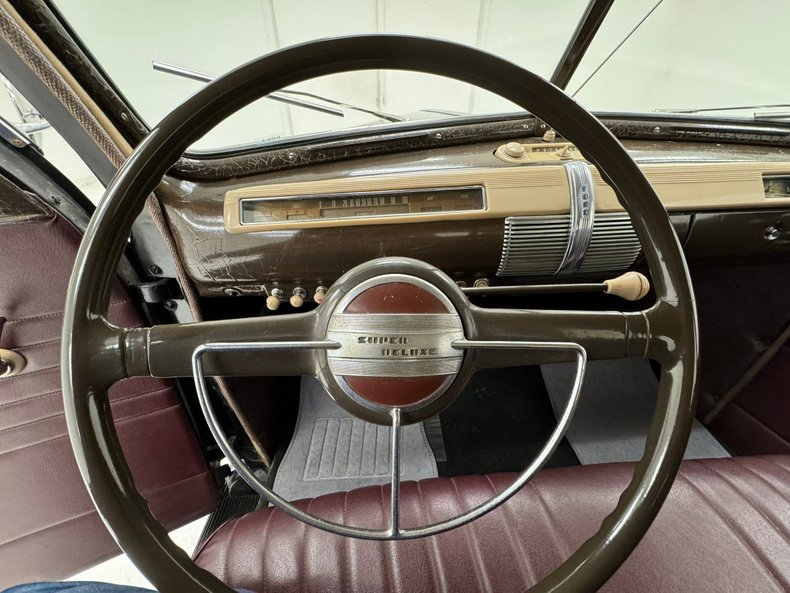 Ford-Super-deluxe-1941-Black-Oxblood-2