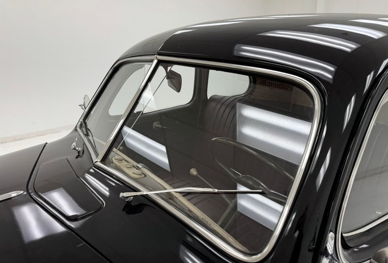 Ford-Super-deluxe-1941-Black-Oxblood-21