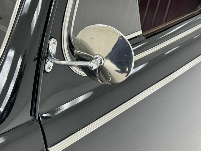 Ford-Super-deluxe-1941-Black-Oxblood-23