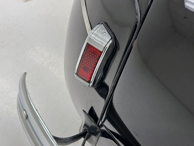 Ford-Super-deluxe-1941-Black-Oxblood-26