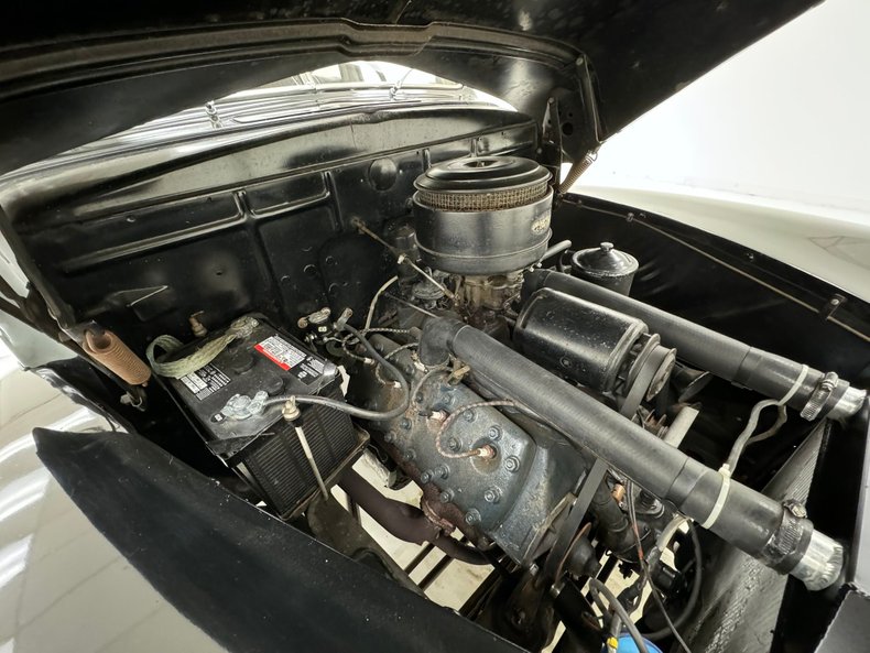 Ford-Super-deluxe-1941-Black-Oxblood-29