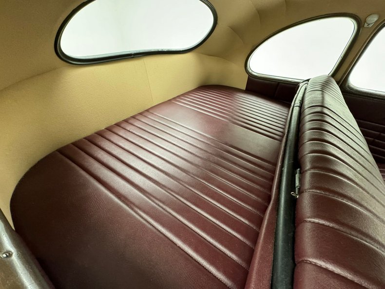 Ford-Super-deluxe-1941-Black-Oxblood-3