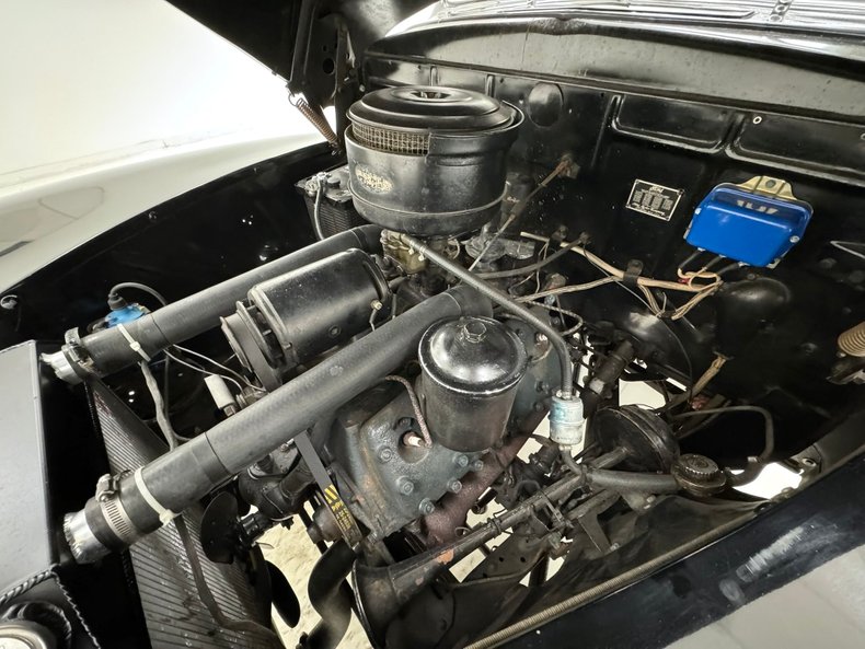 Ford-Super-deluxe-1941-Black-Oxblood-30