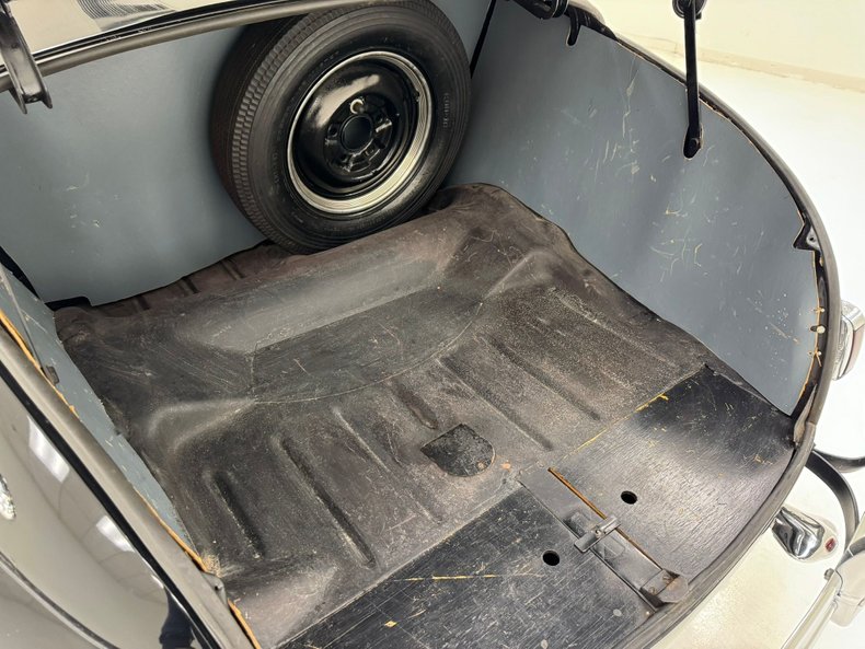 Ford-Super-deluxe-1941-Black-Oxblood-32