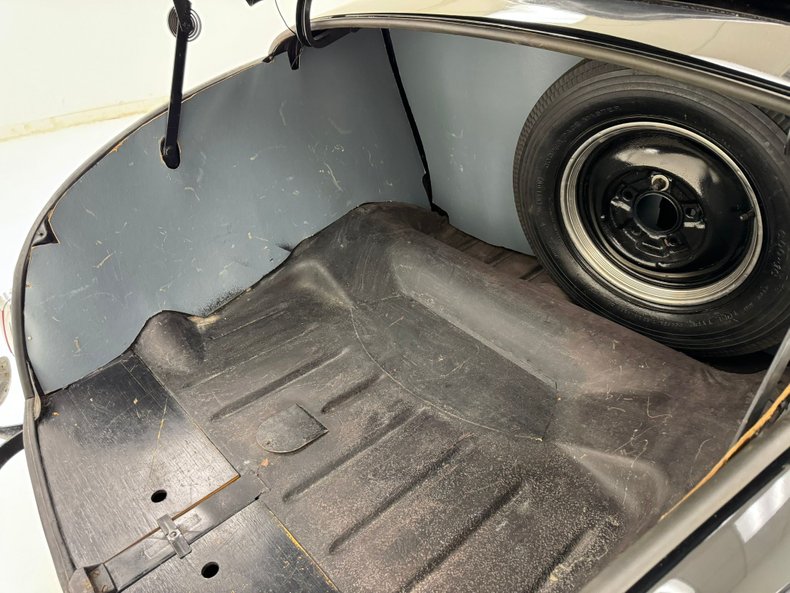 Ford-Super-deluxe-1941-Black-Oxblood-34