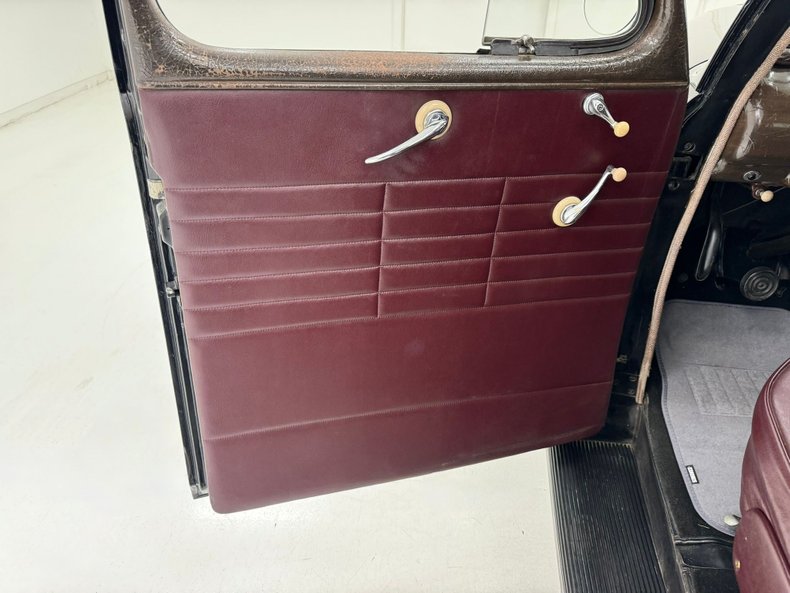 Ford-Super-deluxe-1941-Black-Oxblood-35