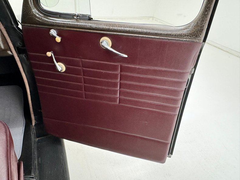 Ford-Super-deluxe-1941-Black-Oxblood-36