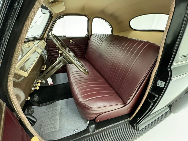 Ford-Super-deluxe-1941-Black-Oxblood-37