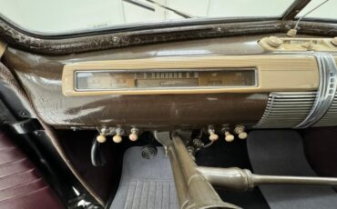 Ford-Super-deluxe-1941-Black-Oxblood-4