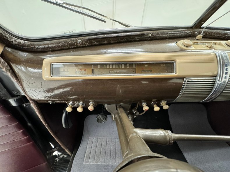 Ford-Super-deluxe-1941-Black-Oxblood-4