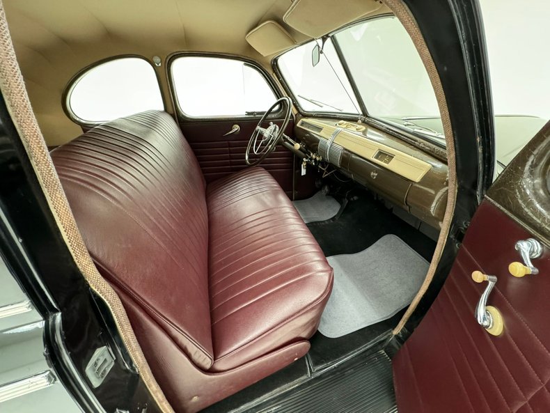 Ford-Super-deluxe-1941-Black-Oxblood-40