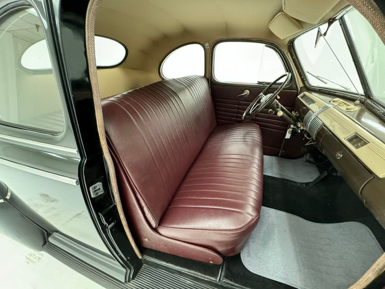 Ford-Super-deluxe-1941-Black-Oxblood-43