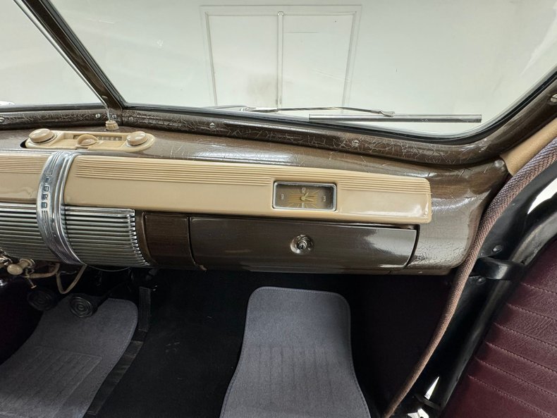 Ford-Super-deluxe-1941-Black-Oxblood-44