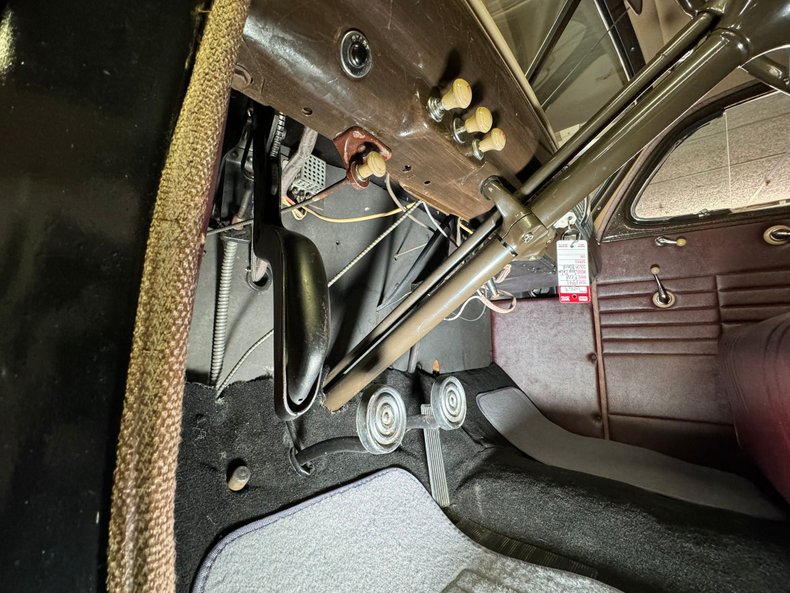 Ford-Super-deluxe-1941-Black-Oxblood-45