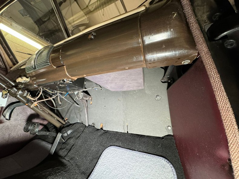 Ford-Super-deluxe-1941-Black-Oxblood-46