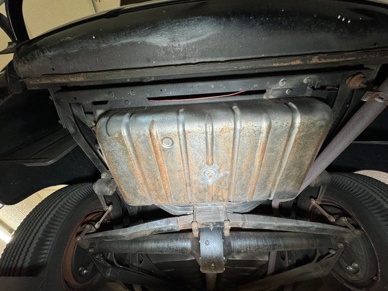 Ford-Super-deluxe-1941-Black-Oxblood-47