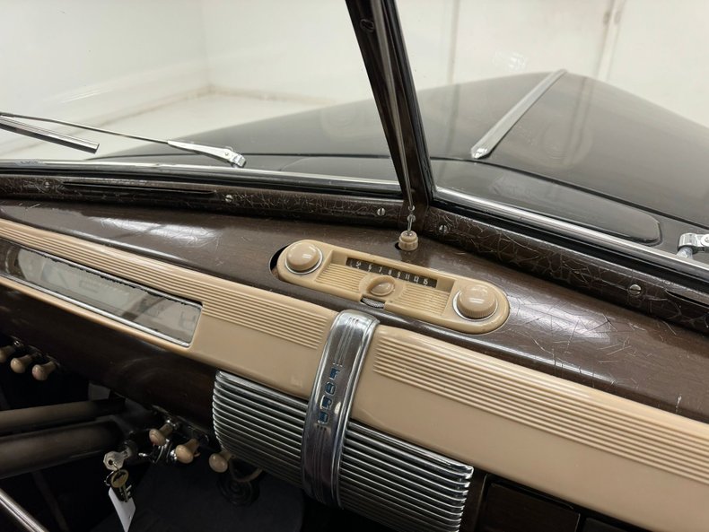 Ford-Super-deluxe-1941-Black-Oxblood-9