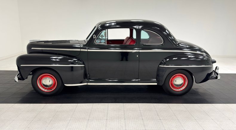 Ford-Super-deluxe-1948-Black-Red-1