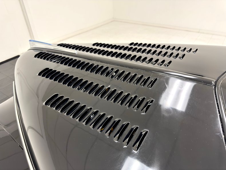 Ford-Super-deluxe-1948-Black-Red-17