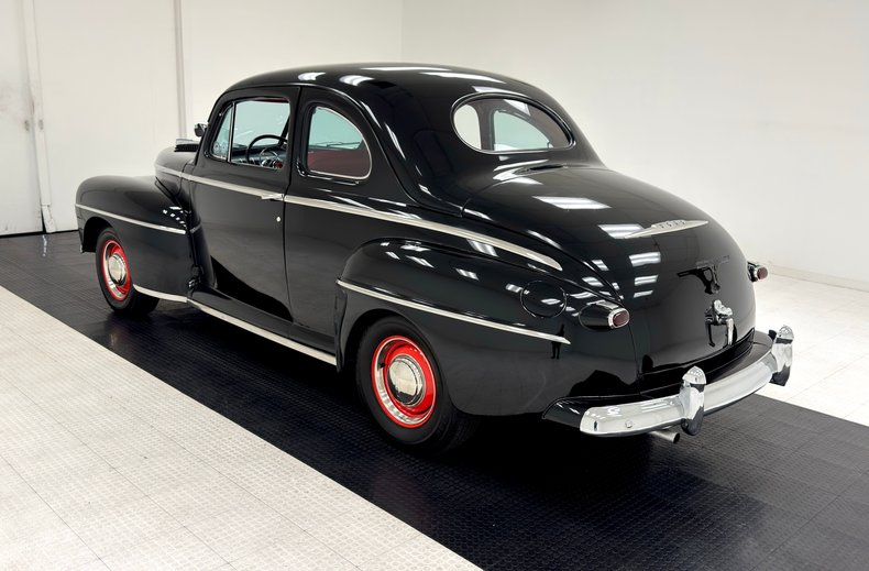 Ford-Super-deluxe-1948-Black-Red-2