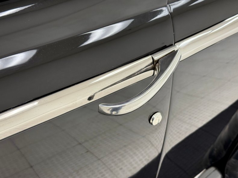 Ford-Super-deluxe-1948-Black-Red-21