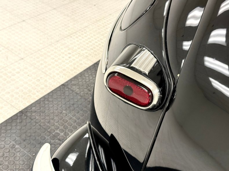 Ford-Super-deluxe-1948-Black-Red-24