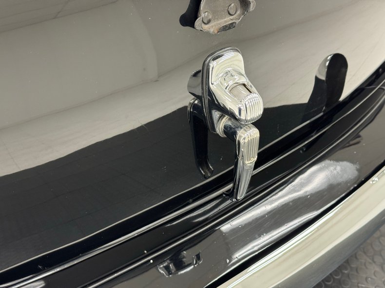 Ford-Super-deluxe-1948-Black-Red-25