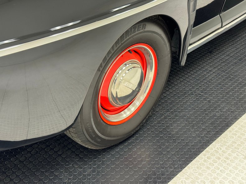 Ford-Super-deluxe-1948-Black-Red-26