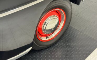 Ford-Super-deluxe-1948-Black-Red-27