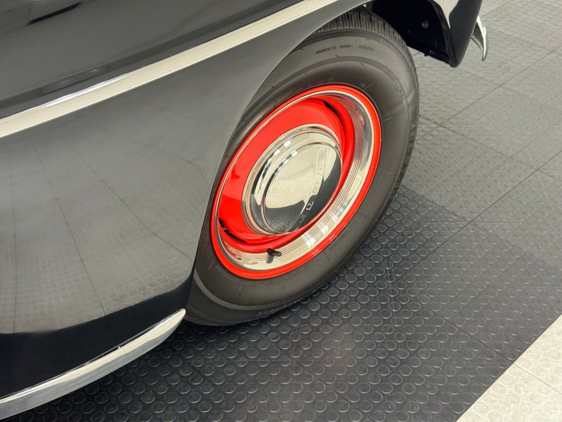Ford-Super-deluxe-1948-Black-Red-27