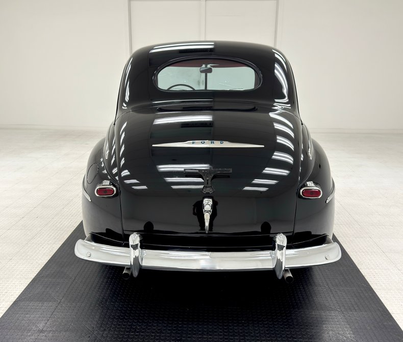 Ford-Super-deluxe-1948-Black-Red-3