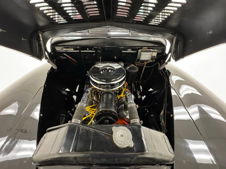 Ford-Super-deluxe-1948-Black-Red-30