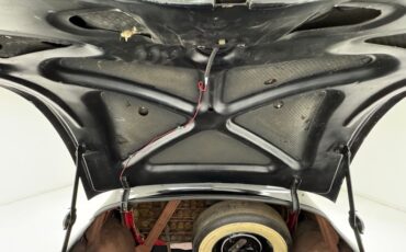 Ford-Super-deluxe-1948-Black-Red-32