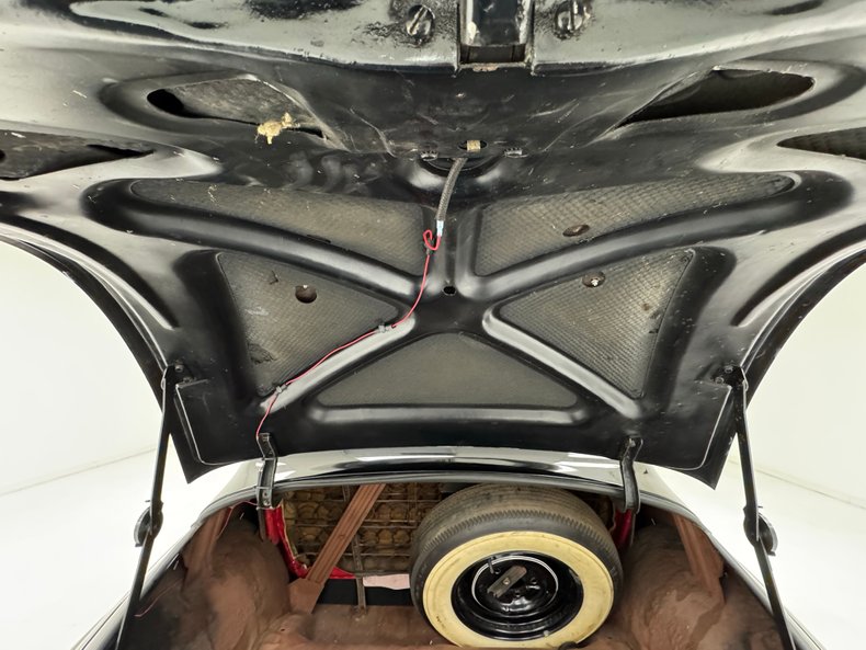 Ford-Super-deluxe-1948-Black-Red-32