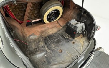 Ford-Super-deluxe-1948-Black-Red-33