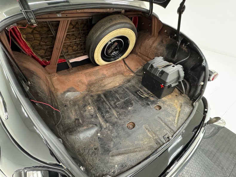 Ford-Super-deluxe-1948-Black-Red-33