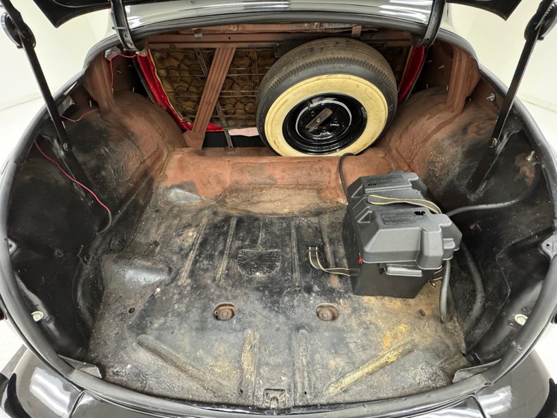 Ford-Super-deluxe-1948-Black-Red-35