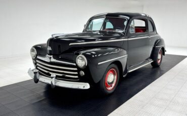 Ford-Super-deluxe-1948-Black-Red