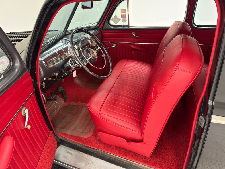 Ford-Super-deluxe-1948-Black-Red-39