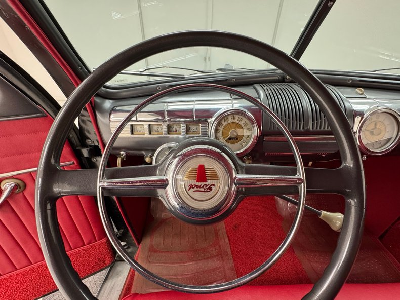 Ford-Super-deluxe-1948-Black-Red-42